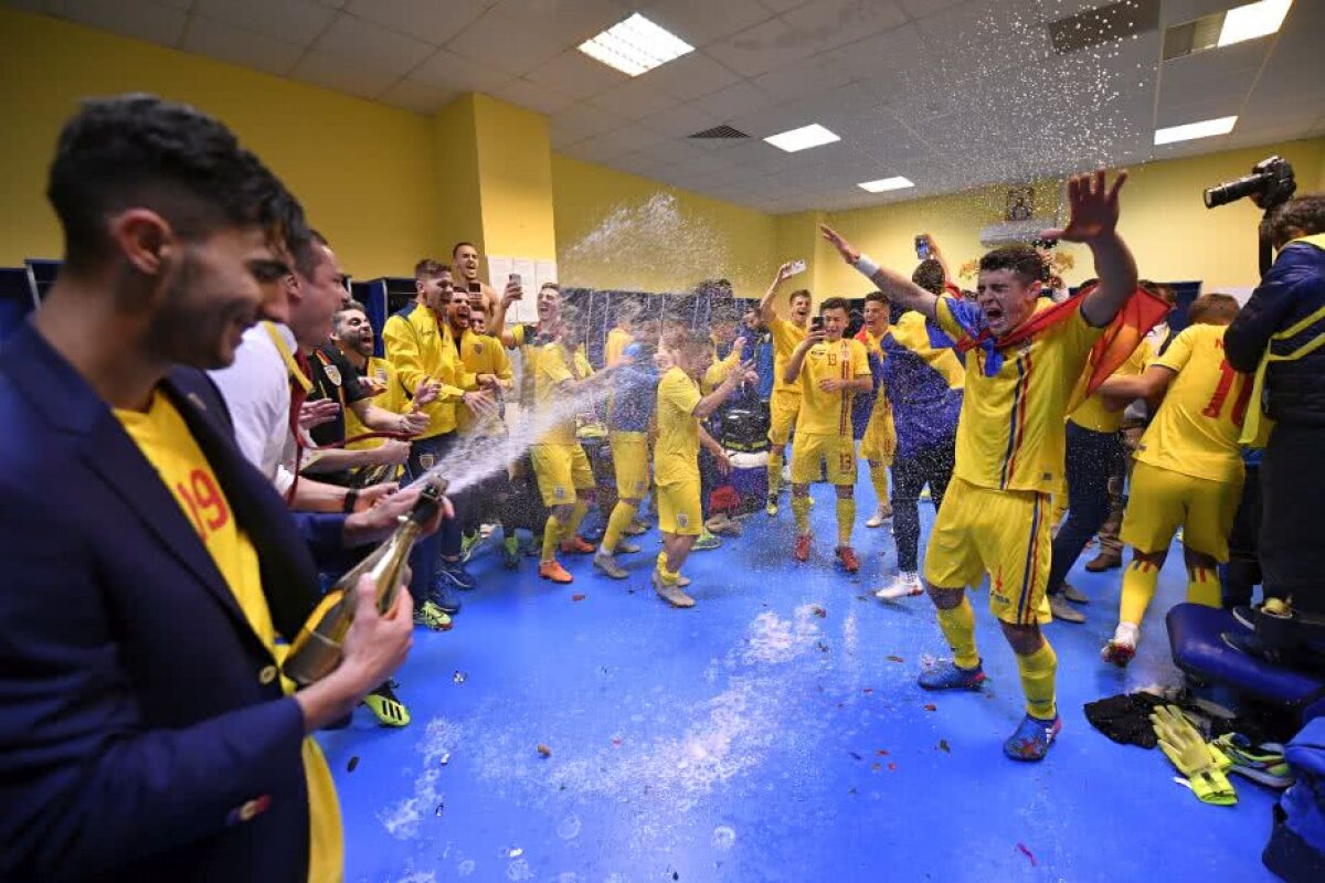 VIDEO ROMÂNIA U21 LA EURO 2019 // Bucurie fără margini pentru naționala mică după o calificare istorică! Jucătorii și Rădoi au sărbătorit cu fanii