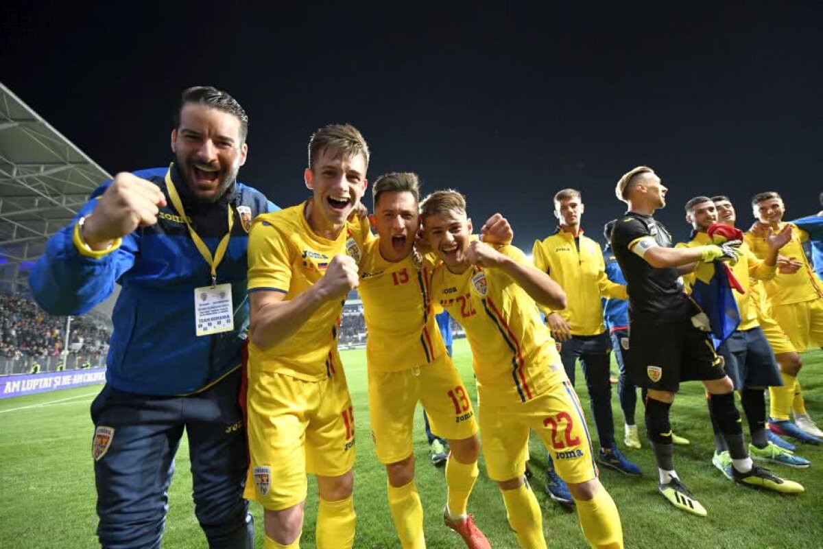 VIDEO ROMÂNIA U21 LA EURO 2019 // Bucurie fără margini pentru naționala mică după o calificare istorică! Jucătorii și Rădoi au sărbătorit cu fanii