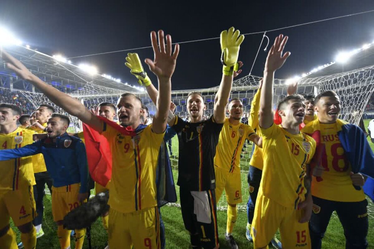 VIDEO ROMÂNIA U21 LA EURO 2019 // Bucurie fără margini pentru naționala mică după o calificare istorică! Jucătorii și Rădoi au sărbătorit cu fanii