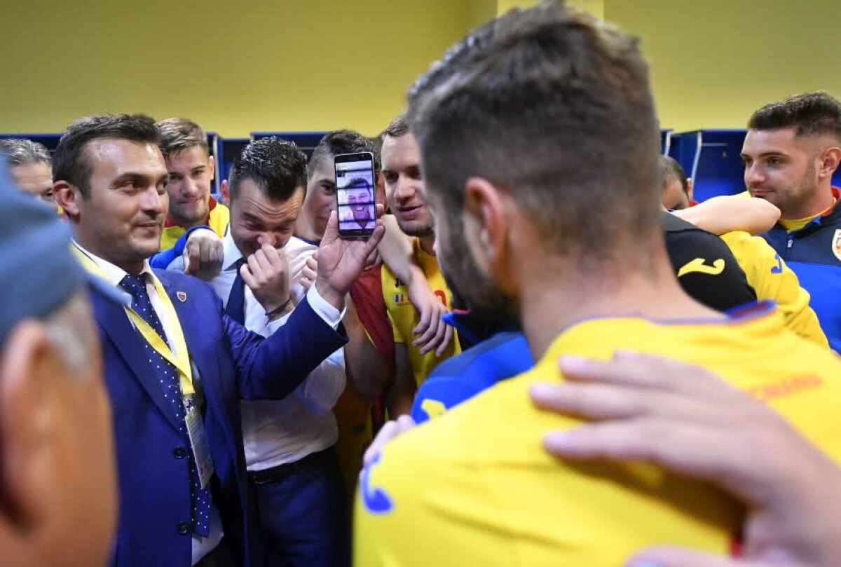 ROMÂNIA U21 LA EURO 2019 // FOTO Gest extraordinar în vestiar » Primul om pe care Rădoi a cerut să-l sune după calificare