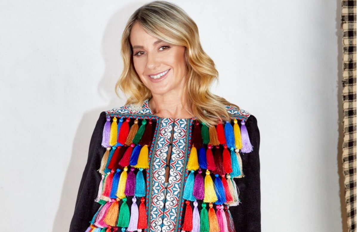 GALERIE FOTO Nadia Comăneci, cvintuplă campioană olimpică la gimnastică, a realizat un pictorial special în urmă cu o lună pentru a promova produse tradiționale românești