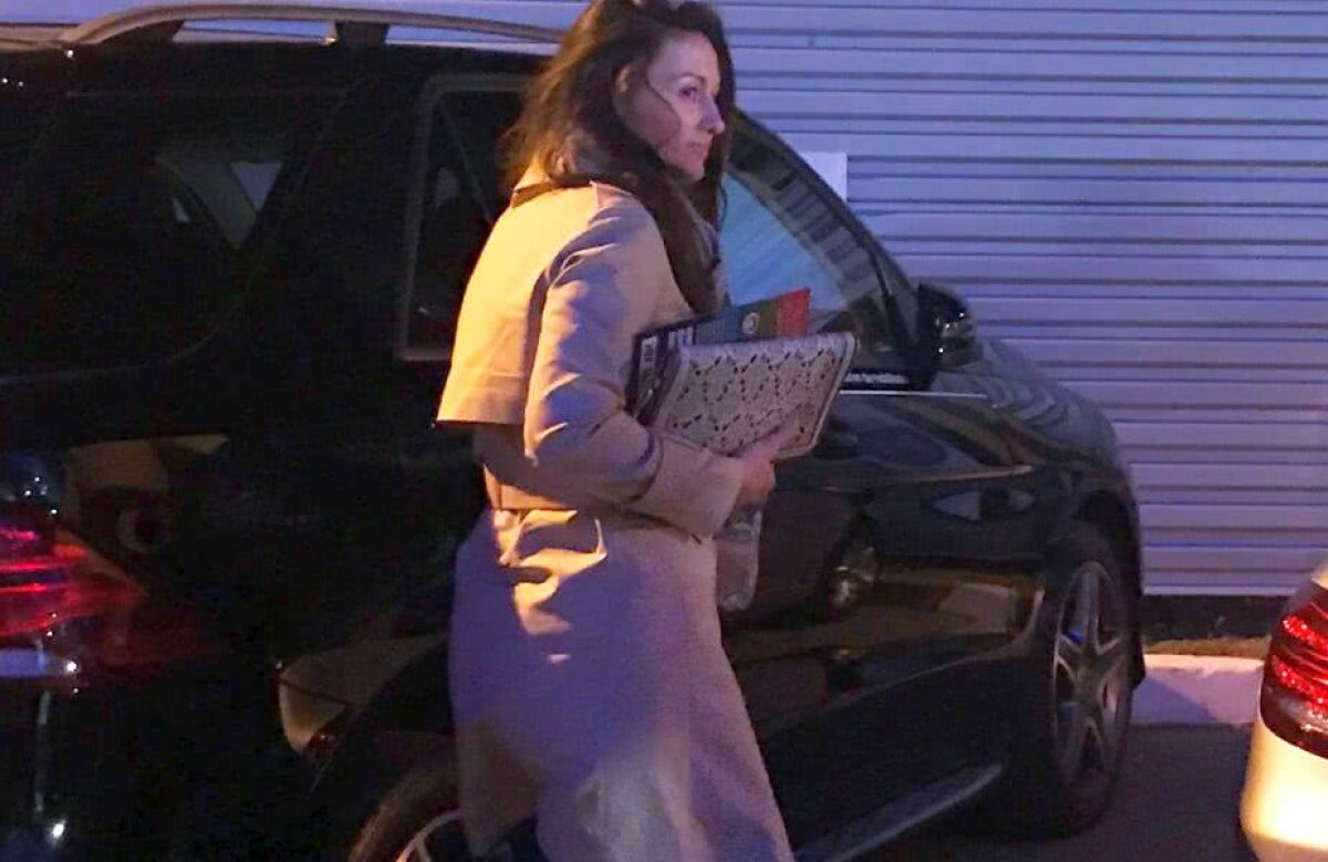 FOTO Răzvan Burleanu și-a luat iubita la meciul României U21 » Imagini inedite: cum arată partenera președintelui de la FRF