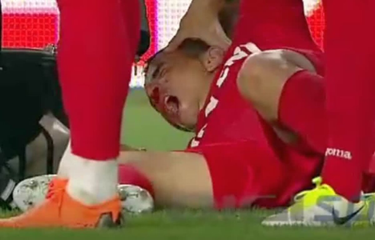 FOTO Atenție, imagini de groază de la Ploiești! Un fotbalist s-a prăbușit pe teren plin de sânge 