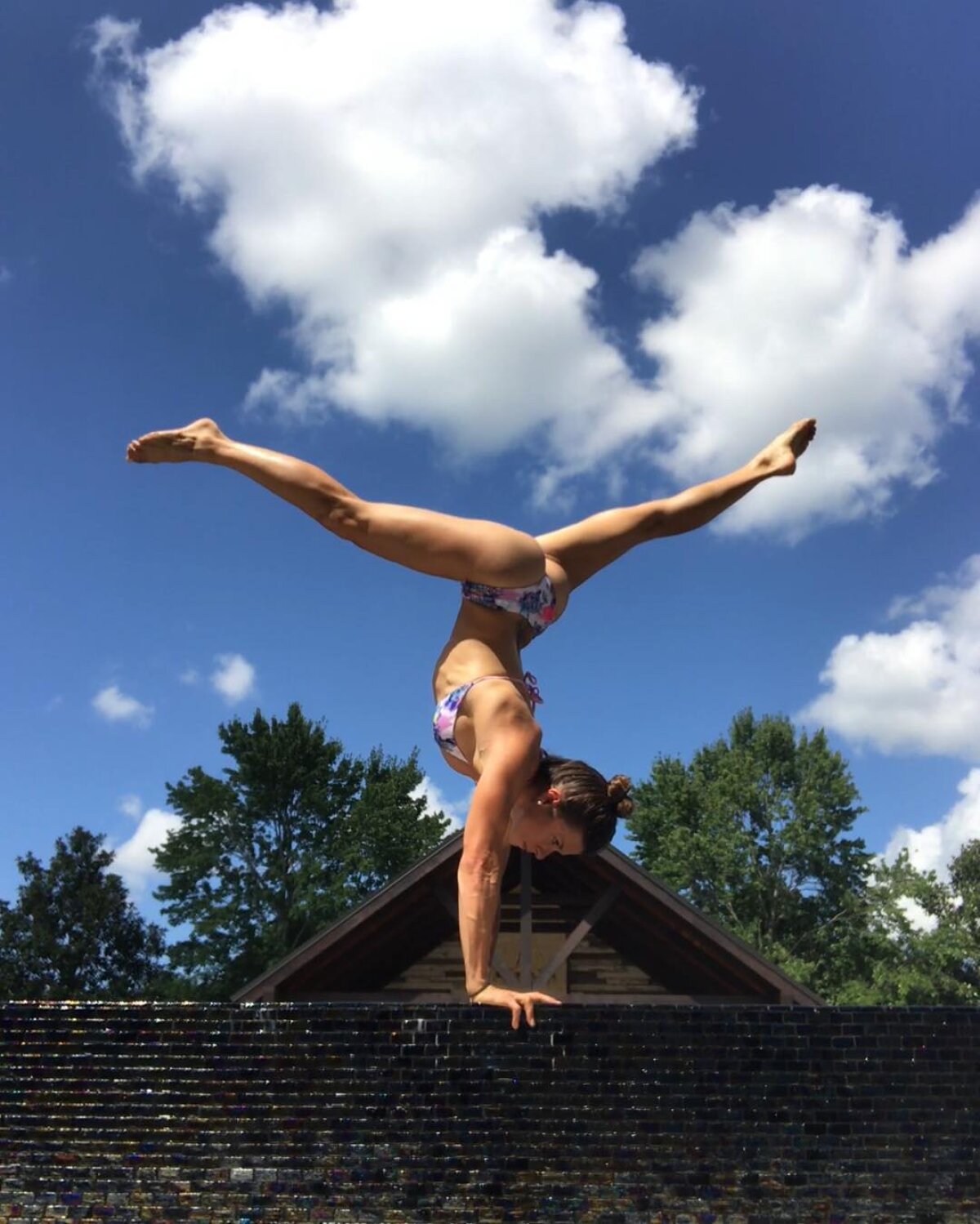 FOTO Combinație periculoasă » Un jucător de fotbal s-a cuplat cu un fost pilot de curse