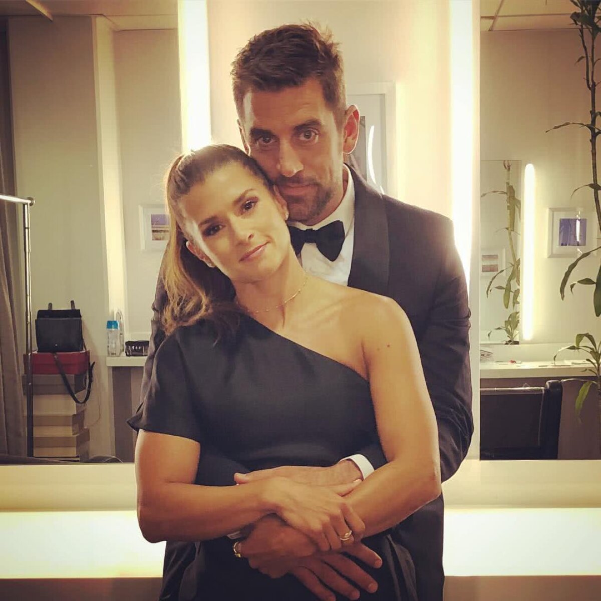 FOTO Combinație periculoasă » Un jucător de fotbal s-a cuplat cu un fost pilot de curse