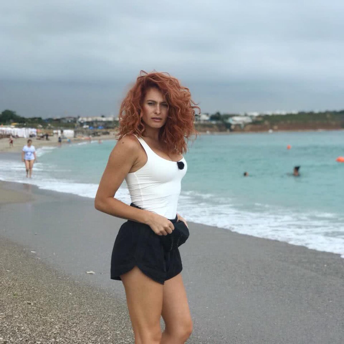 VIDEO O cântăreață celebră din România își expune întregul corp în noul ei clip: imagini răvășitoare și un dans fierbinte