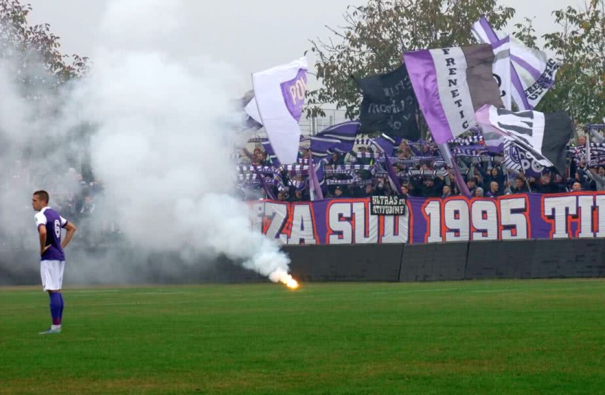 FOTO + VIDEO Suporterii au învins » ASU Politehnica a câştigat "derby-ul" cu ACS Poli » Banner-ul ironic afișat de fanii lui ASU Poli