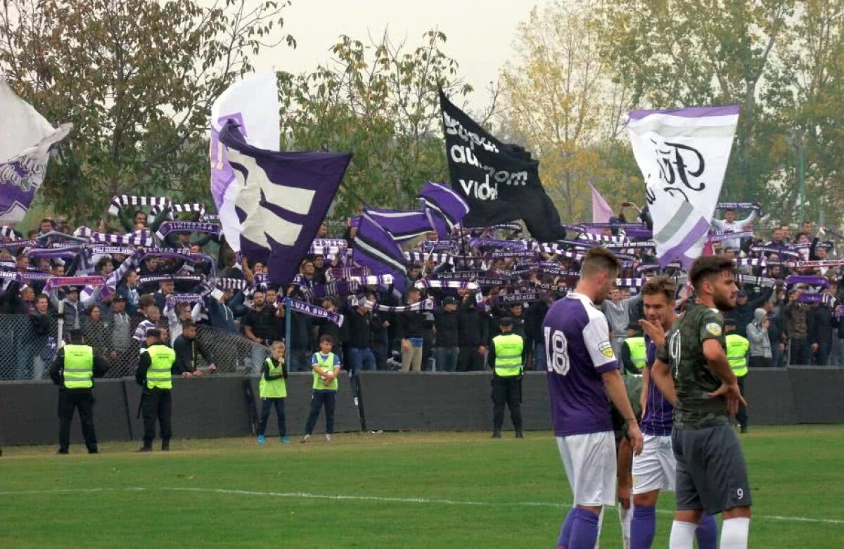 FOTO + VIDEO Suporterii au învins » ASU Politehnica a câştigat "derby-ul" cu ACS Poli » Banner-ul ironic afișat de fanii lui ASU Poli