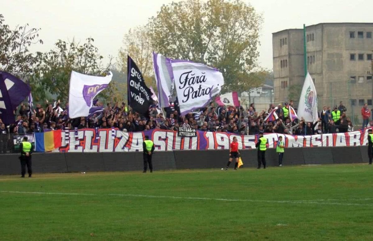 FOTO + VIDEO Suporterii au învins » ASU Politehnica a câştigat "derby-ul" cu ACS Poli » Banner-ul ironic afișat de fanii lui ASU Poli