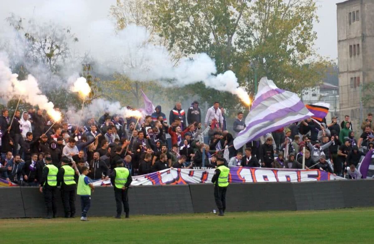 FOTO + VIDEO Suporterii au învins » ASU Politehnica a câştigat "derby-ul" cu ACS Poli » Banner-ul ironic afișat de fanii lui ASU Poli