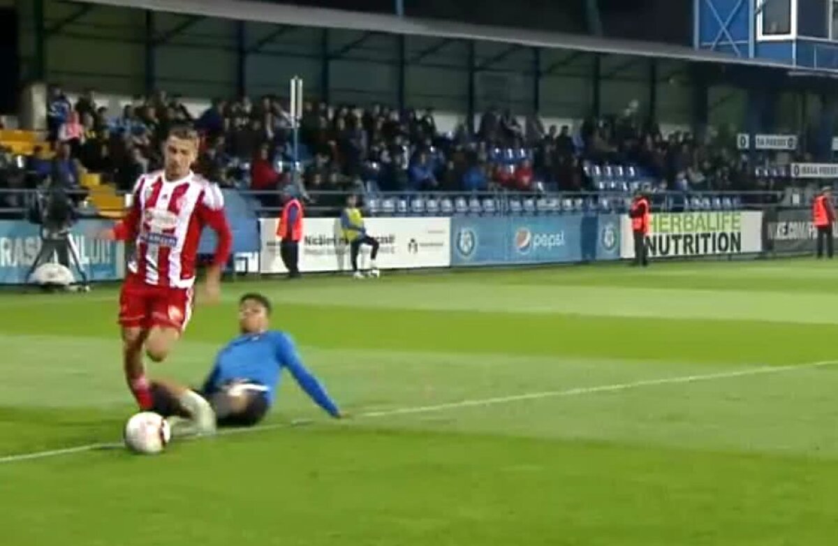 GALERIE FOTO Fază controversată în minutul 34 al meciului Viitorul - Sepsi » Oaspeții au cerut penalty, Colțescu a dat galben pentru simulare