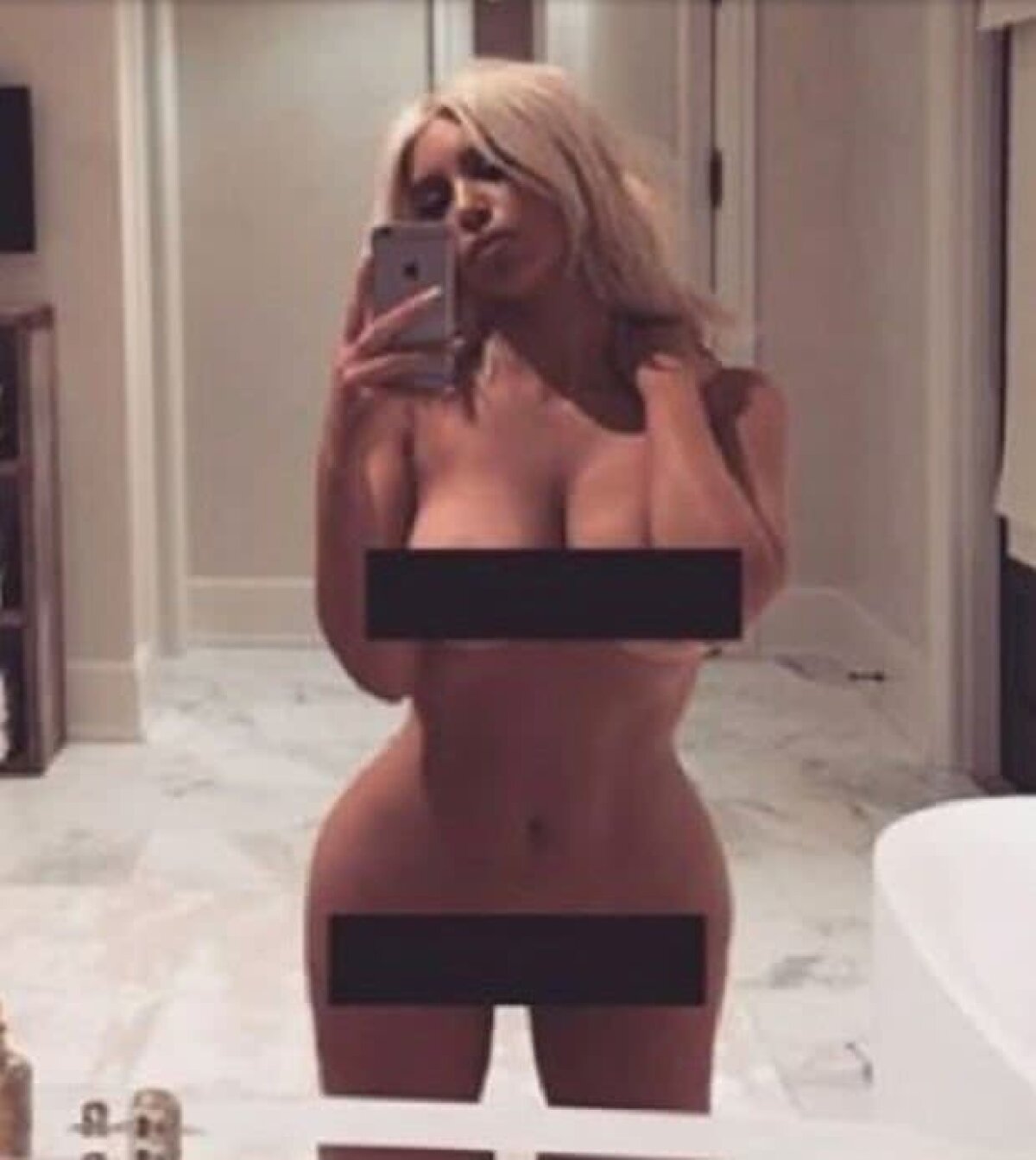 FOTO Kim Kardashian șochează cu o nouă fotografie topless