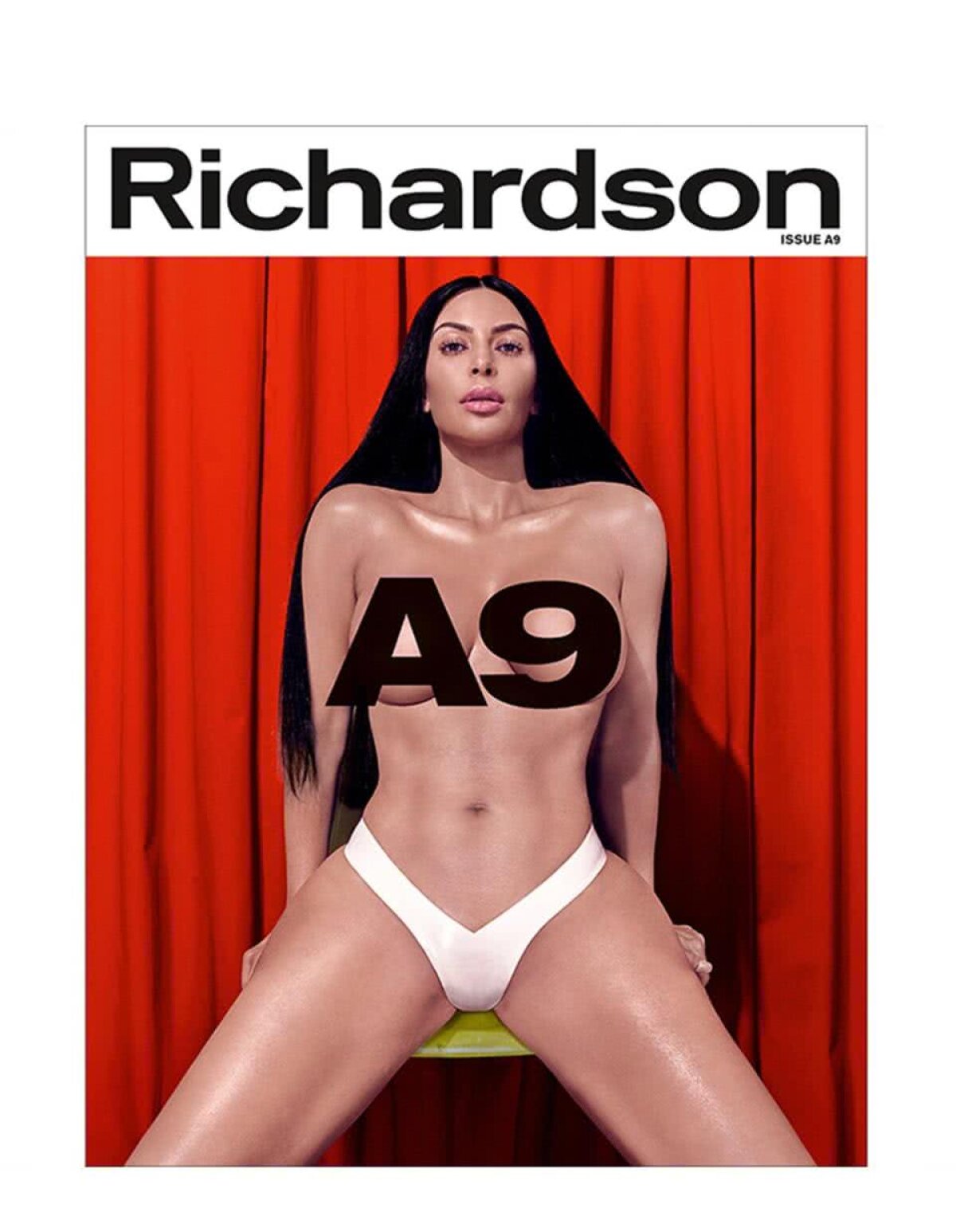 FOTO Kim Kardashian șochează cu o nouă fotografie topless