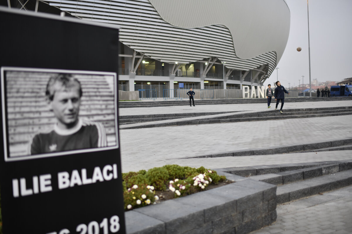 GALERIE FOTO Imagini impresionante din fața stadionului "Ion Oblemenco", devenit loc de pelerinaj