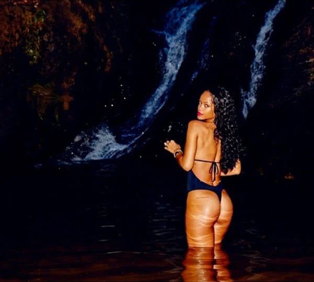 FOTO Protest contra NFL » Rihanna a refuzat să cânte în pauza Super Bowl