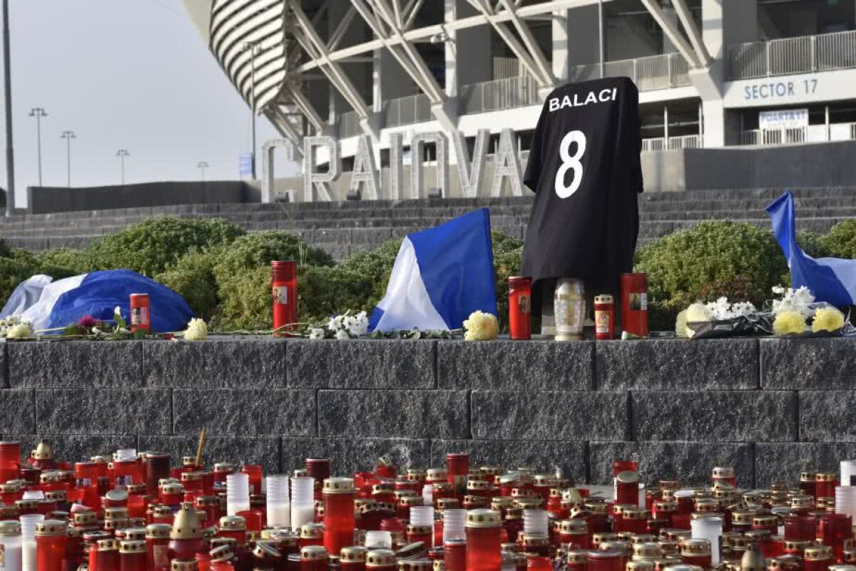 UPDATE FOTO Sicriul cu trupul lui Ilie Balaci a fost depus la stadionul "Ion Oblemenco" » Personalități marcante din lumea fotbalului au adus un ultim omagiu
