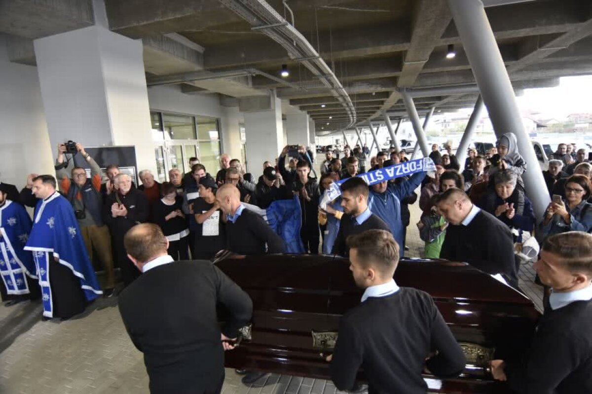 UPDATE FOTO Sicriul cu trupul lui Ilie Balaci a fost depus la stadionul "Ion Oblemenco" » Personalități marcante din lumea fotbalului au adus un ultim omagiu