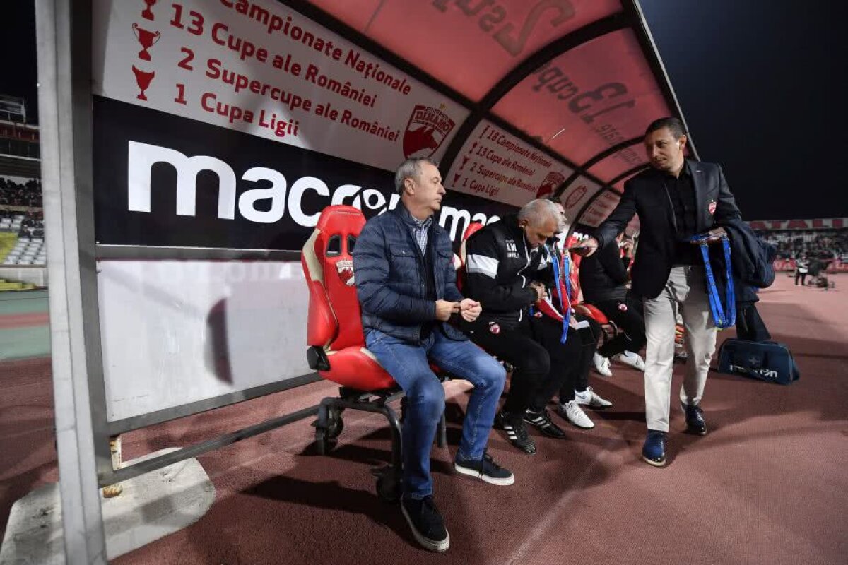 FOTO Mircea Rednic în lacrimi la meciul cu Dunărea Călărași » Gestul superb al fanilor dinamoviști în memoria "Minunii Blonde"