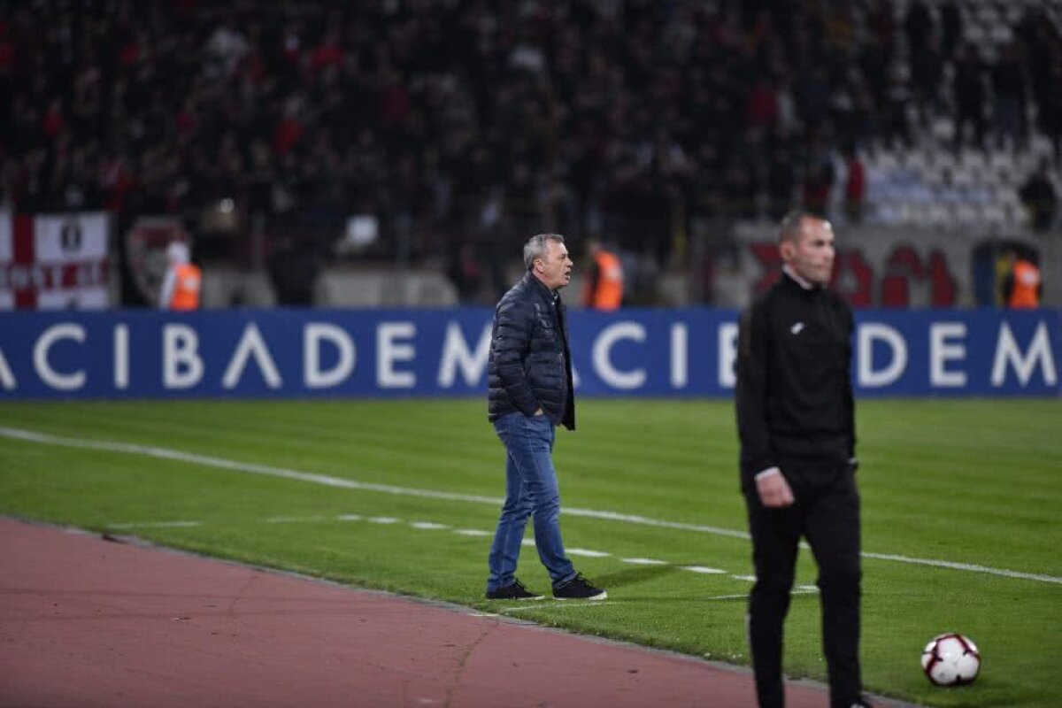 FOTO Mircea Rednic în lacrimi la meciul cu Dunărea Călărași » Gestul superb al fanilor dinamoviști în memoria "Minunii Blonde"