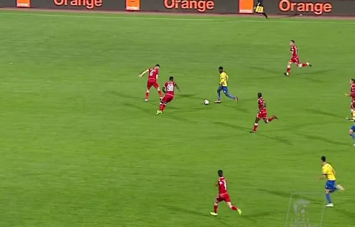 DINAMO - DUNĂREA CĂLĂRAȘI // FOTO Mediop Ndiaye a scăpat singur spre poarta lui Dinamo și a fost doborât » Verdictul lui Crăciunescu: "A fost fault cu siguranță!"