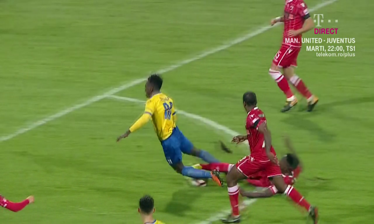 DINAMO - DUNĂREA CĂLĂRAȘI // FOTO Mediop Ndiaye a scăpat singur spre poarta lui Dinamo și a fost doborât » Verdictul lui Crăciunescu: "A fost fault cu siguranță!"