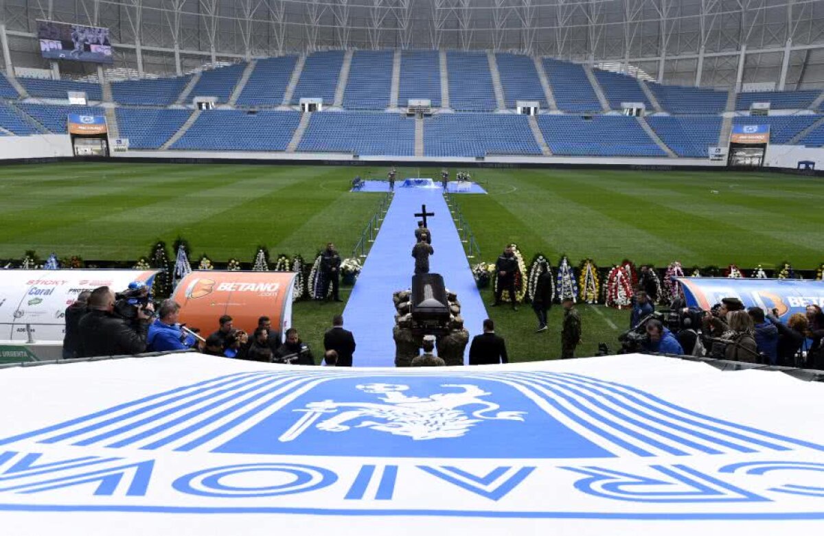 VIDEO + FOTO // Cei mai plânși cârlionți » Reportaj din Bănie pe ultimul drum al lui Ilie Balaci: "Cea mai lungă și grea zi a fotbalului oltean"