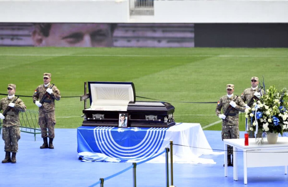 VIDEO + FOTO // Cei mai plânși cârlionți » Reportaj din Bănie pe ultimul drum al lui Ilie Balaci: "Cea mai lungă și grea zi a fotbalului oltean"