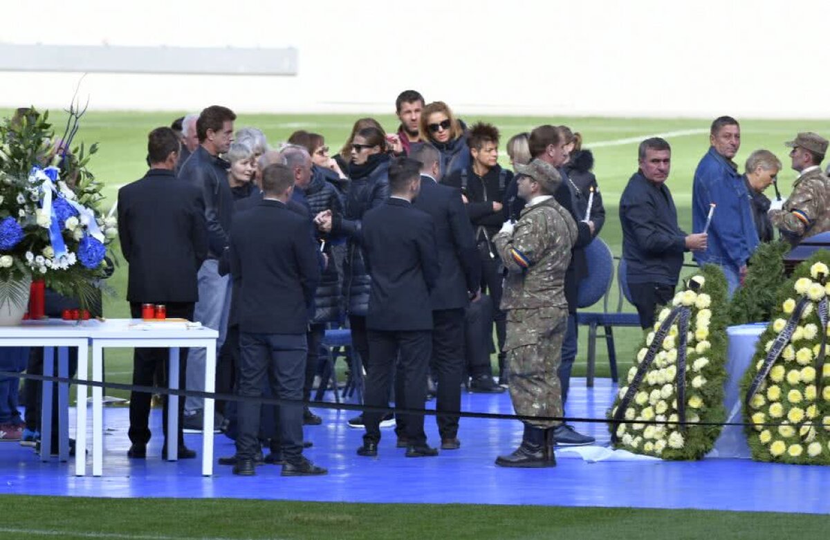 VIDEO + FOTO // Cei mai plânși cârlionți » Reportaj din Bănie pe ultimul drum al lui Ilie Balaci: "Cea mai lungă și grea zi a fotbalului oltean"