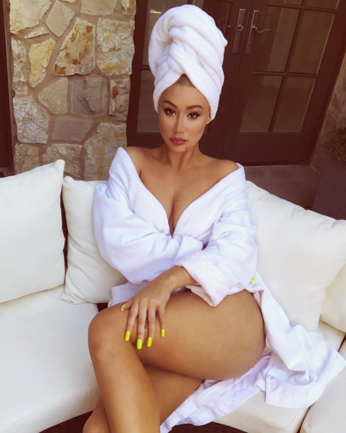 FOTO Iggy Azalea revine în centrul atenției cu o fotografie în care apare aproape goală!