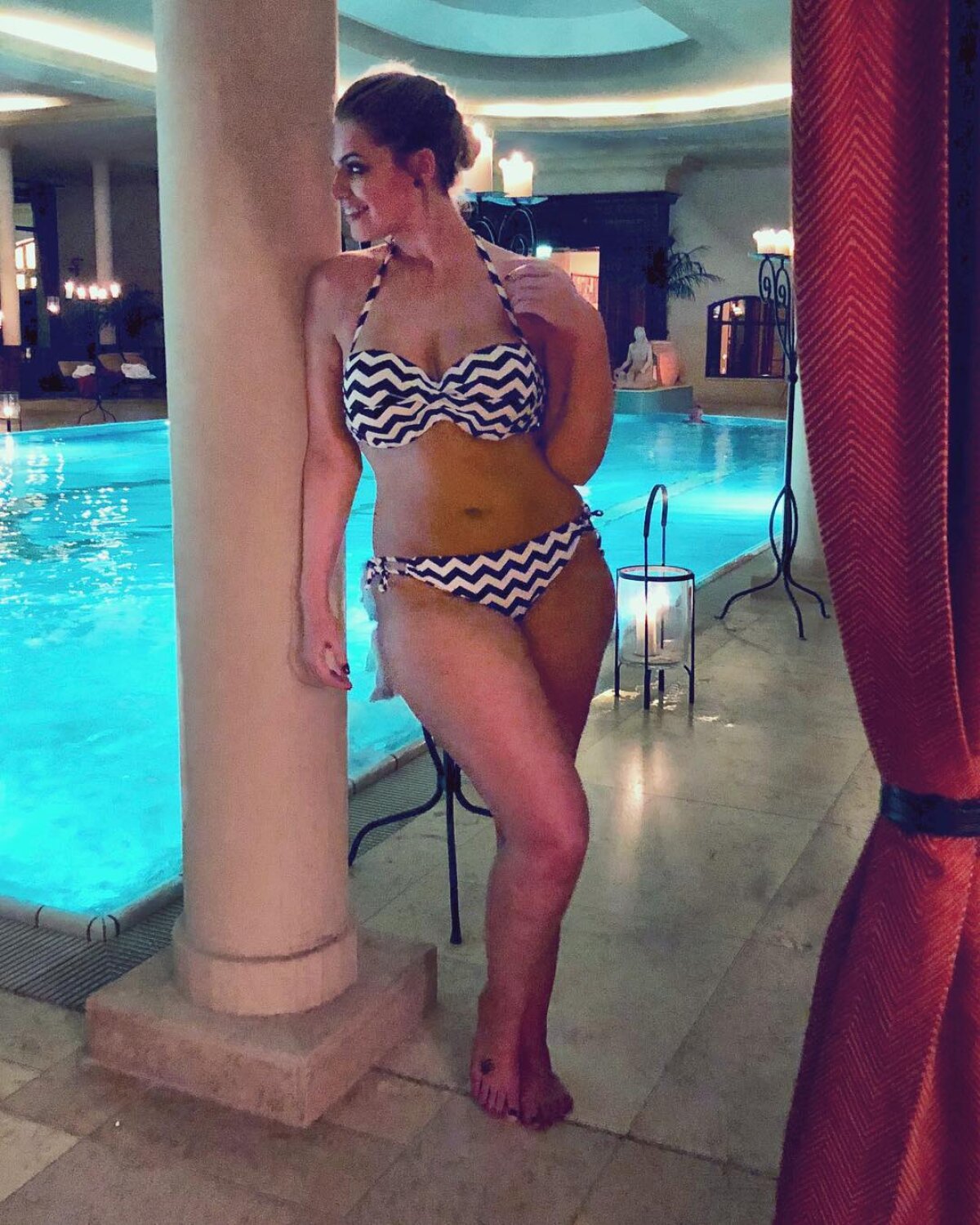 FOTO O vacanță nesfârșită! Fotografii fierbinți la plajă cu fotomodelul momentului