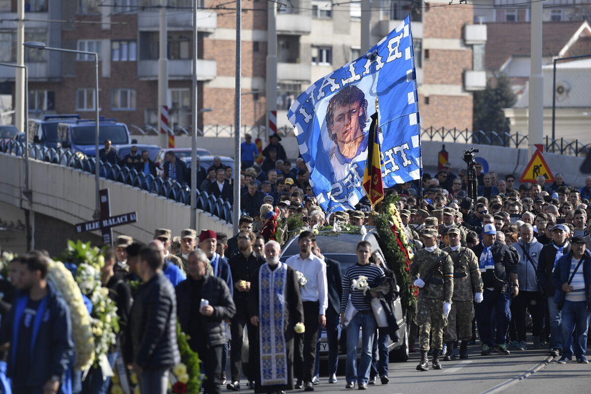 CORESPONDENȚĂ DIN CRAIOVA // FOTO Unite de tragedie » Cele două Universități au lăsat deoparte războiul la înmormântare: "Astăzi a fost zi de pace. Un armistițiu semnat post-mortem de Ilie Balaci"