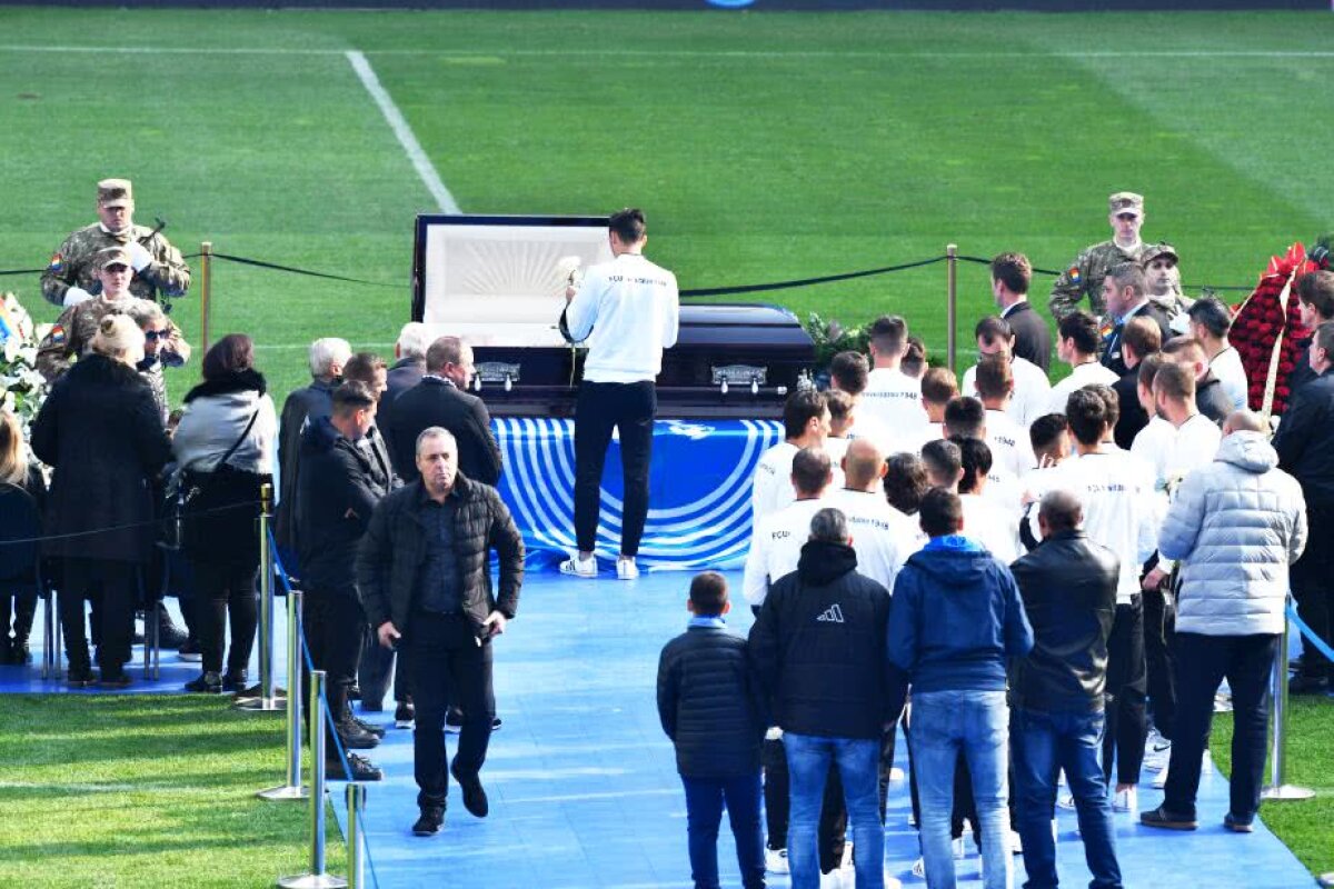 CORESPONDENȚĂ DIN CRAIOVA // FOTO Unite de tragedie » Cele două Universități au lăsat deoparte războiul la înmormântare: "Astăzi a fost zi de pace. Un armistițiu semnat post-mortem de Ilie Balaci"