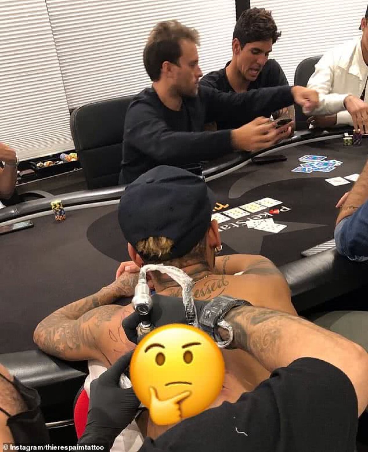 FOTO Neymar și-a făcut cel mai ciudat tatuaj » Doi supereroi acoperă tot spatele starului brazilian