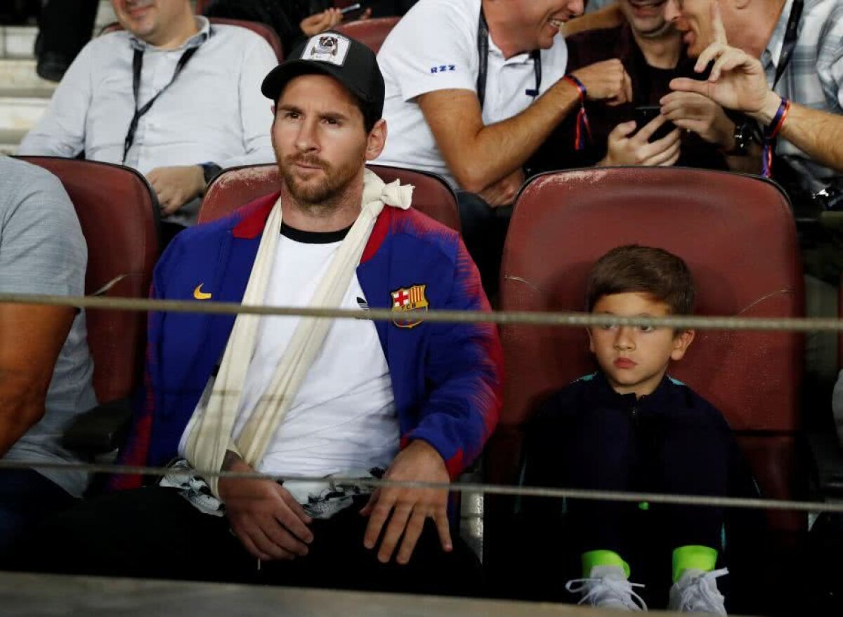 FOTO Ca un leu în cușcă! Imagini fabuloase cu Messi forțat să stea în tribună la Barcelona - Inter