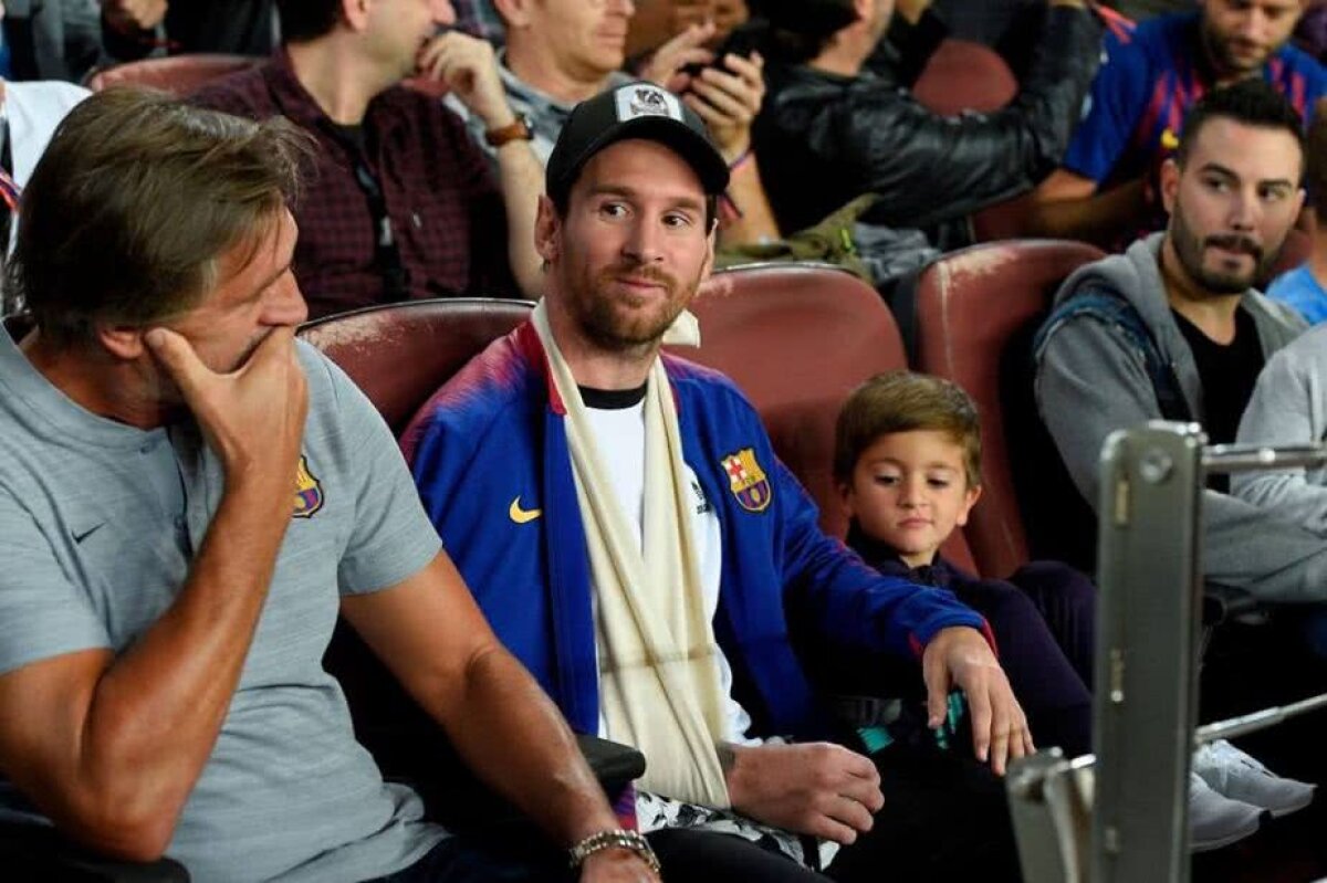 FOTO Ca un leu în cușcă! Imagini fabuloase cu Messi forțat să stea în tribună la Barcelona - Inter