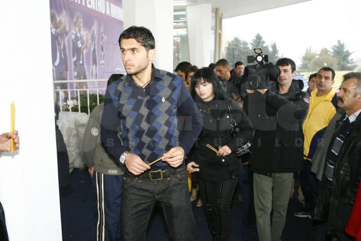 GALERIE FOTO Octombrie negru: luna în care ne părăsesc geniile » 11 ani de la moartea lui Dobrin! 20 de imagini răvășitoare: Balaci, Păunescu, Ștefan Iordache, Dinică, Nae Manea la căpătâiul "Gâscanului"