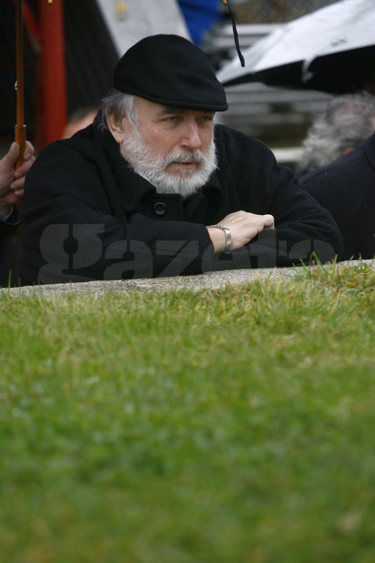 GALERIE FOTO Octombrie negru: luna în care ne părăsesc geniile » 11 ani de la moartea lui Dobrin! 20 de imagini răvășitoare: Balaci, Păunescu, Ștefan Iordache, Dinică, Nae Manea la căpătâiul "Gâscanului"