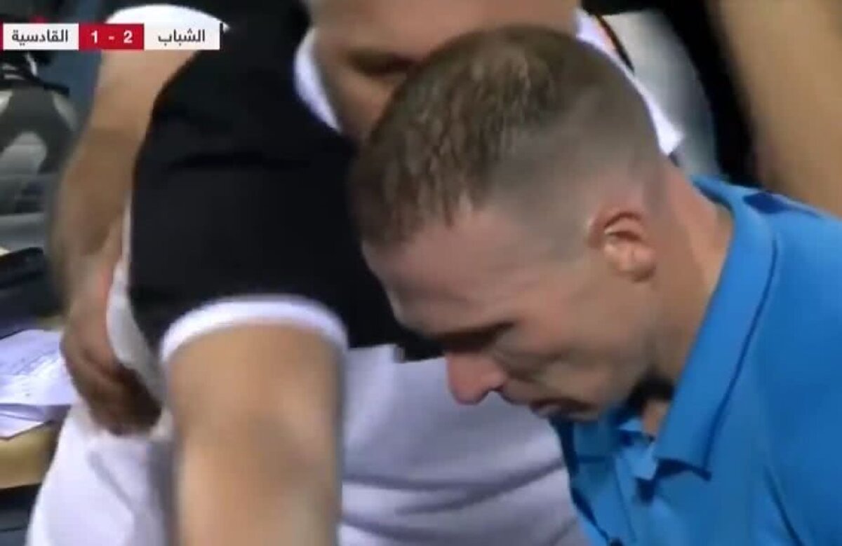 FOTO + VIDEO Imagini incredibile din Arabia Saudită: Șumudică a făcut circ cu arbitrul, apoi i s-a făcut rău! » Prima reacție: "Țin o dietă, am avut o cădere de calciu și de glicemie"
