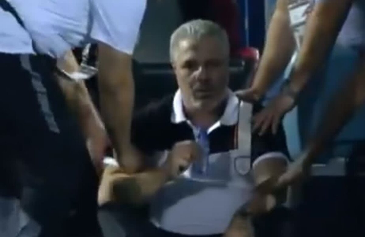 FOTO + VIDEO Imagini incredibile din Arabia Saudită: Șumudică a făcut circ cu arbitrul, apoi i s-a făcut rău! » Prima reacție: "Țin o dietă, am avut o cădere de calciu și de glicemie"