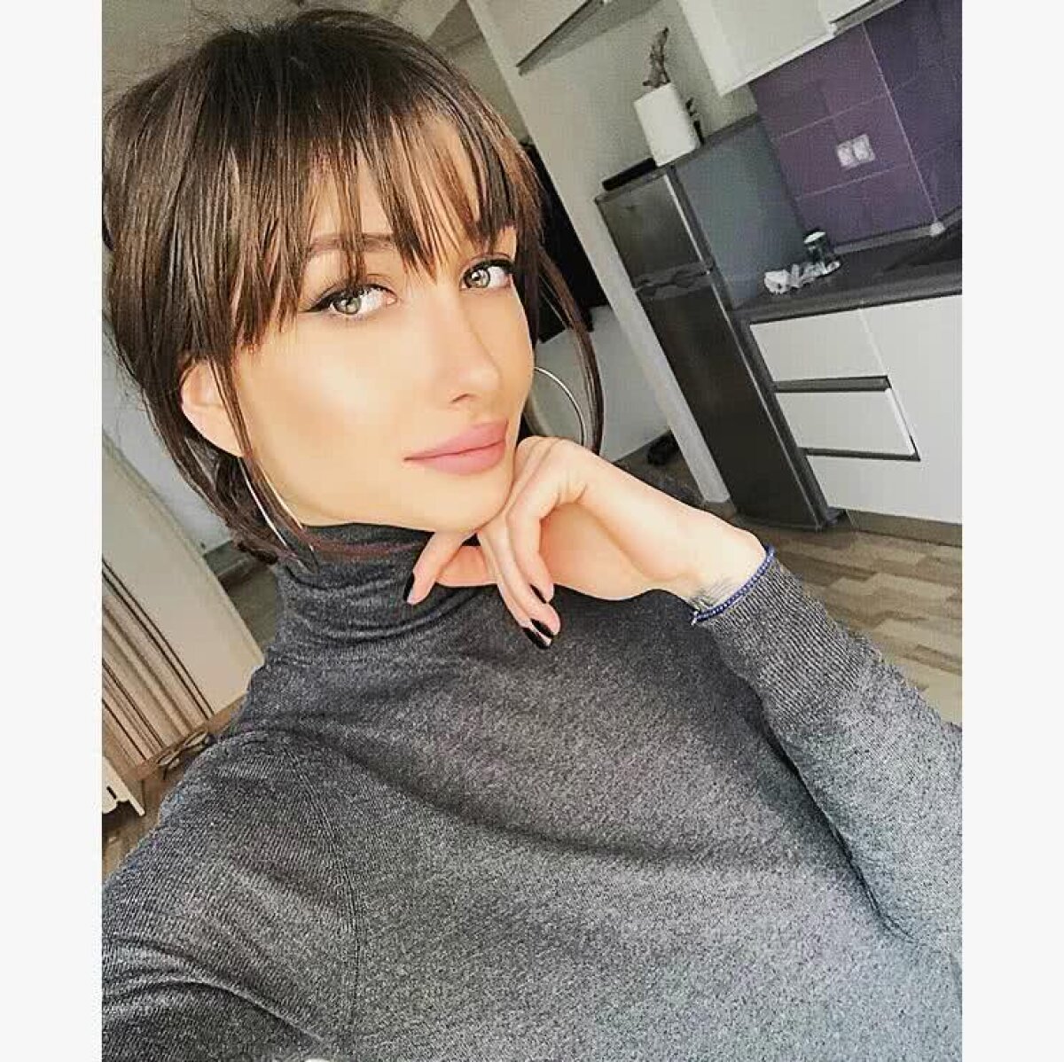 GALERIE FOTO Un fotbalist de la Astra se laudă cu una dintre cele mai frumoase femei din România! Imaginile de pe Facebook spun totul 