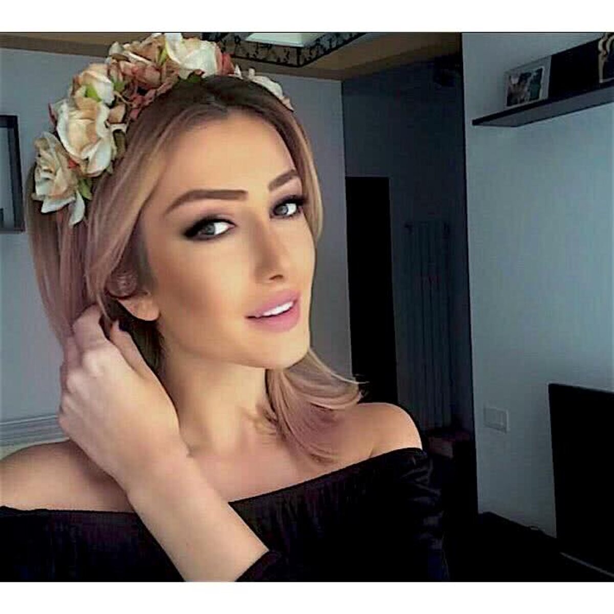 GALERIE FOTO Un fotbalist de la Astra se laudă cu una dintre cele mai frumoase femei din România! Imaginile de pe Facebook spun totul 