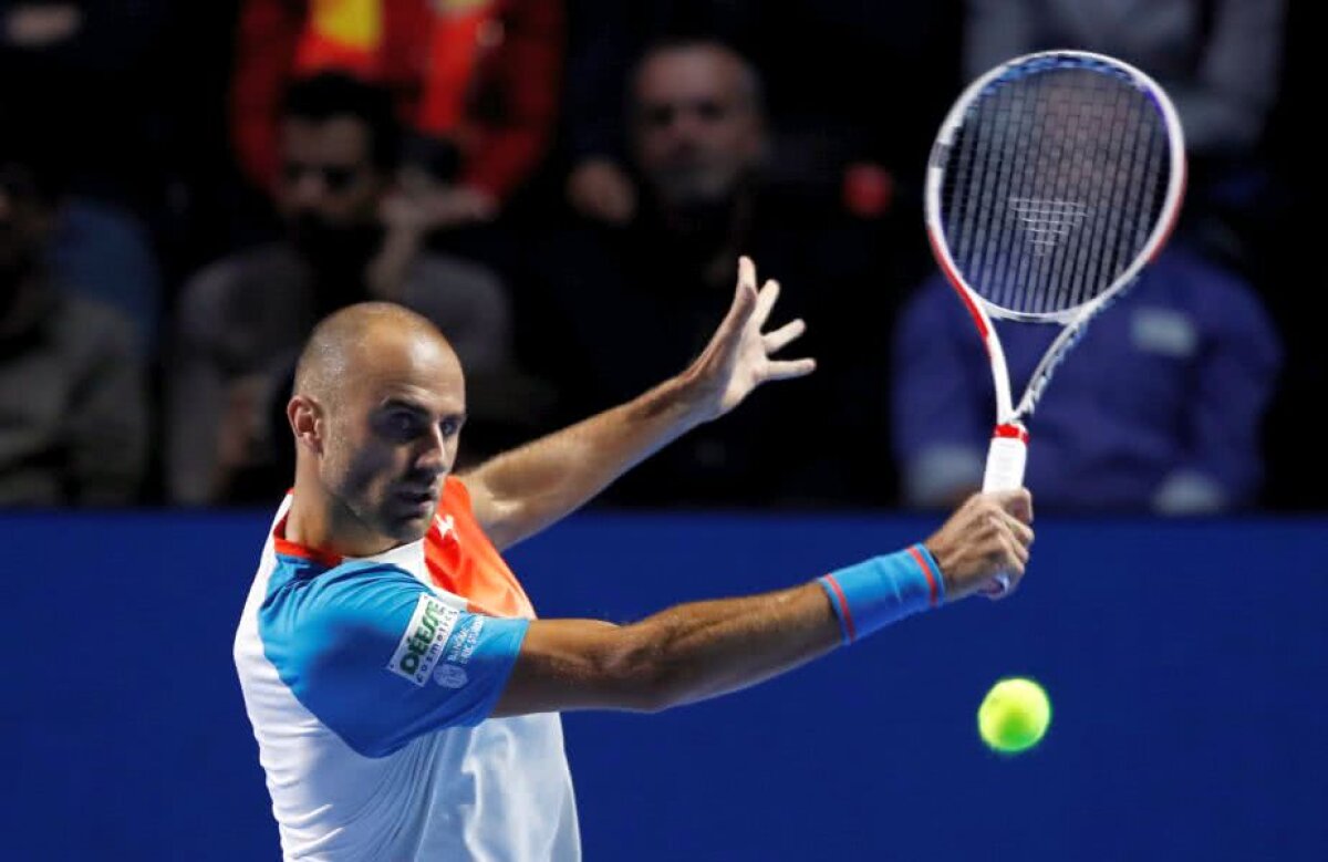 MARIUS COPIL - ROGER FEDERER // VIDEO + FOTO Copil viteaz: Marius a pierdut finala de la Basel cu Federer, chiar dacă a făcut un meci curajos, iar în unele momente a fost peste marele Roger