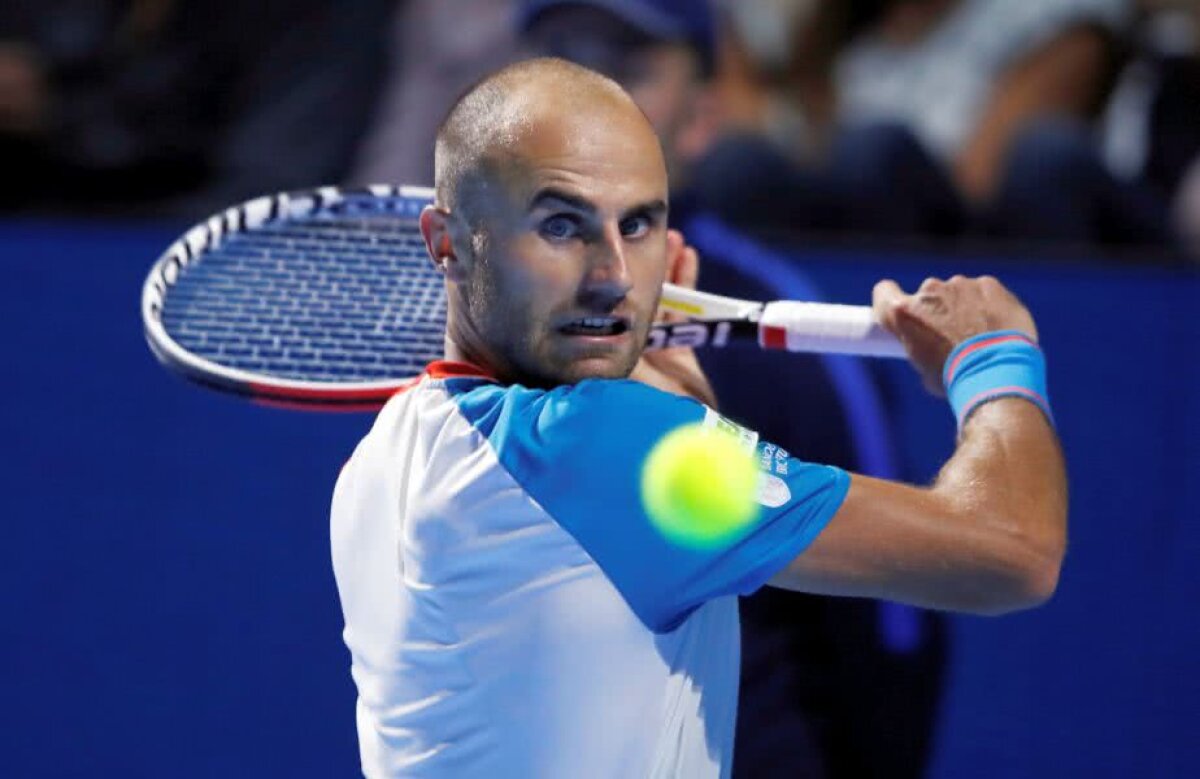 MARIUS COPIL - ROGER FEDERER // VIDEO + FOTO Copil viteaz: Marius a pierdut finala de la Basel cu Federer, chiar dacă a făcut un meci curajos, iar în unele momente a fost peste marele Roger