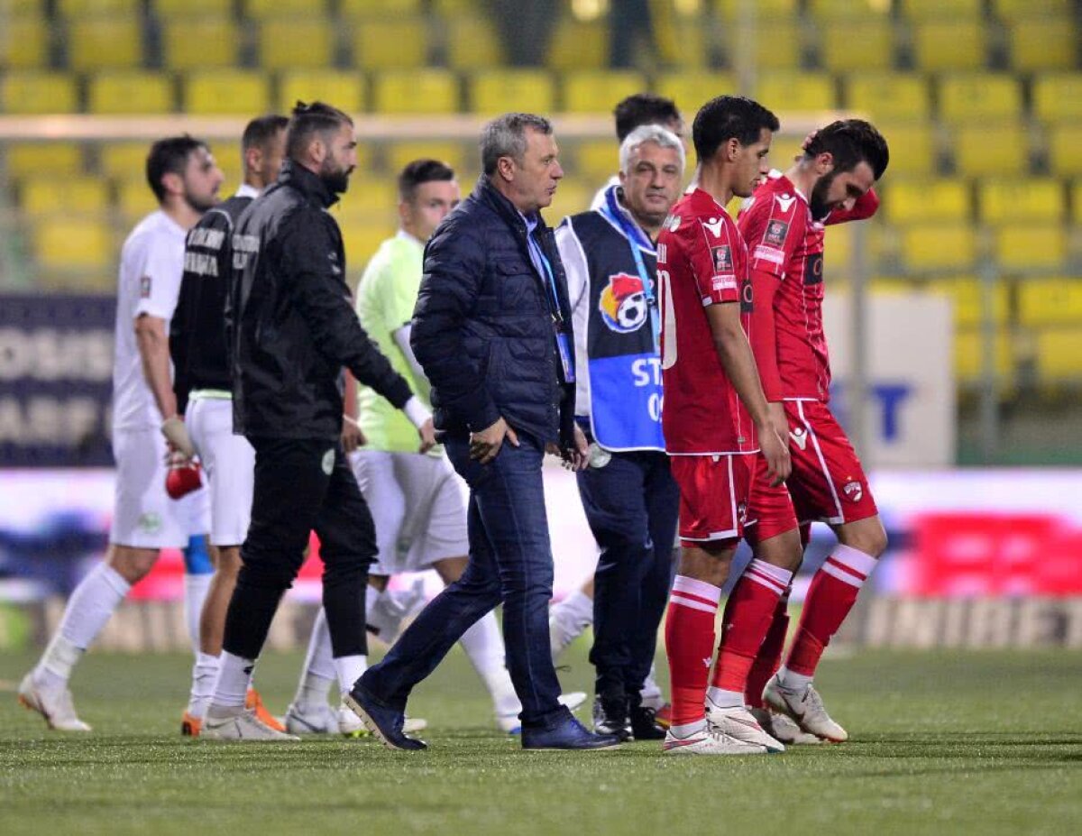 GALERIE FOTO RUPTURĂ TOTALĂ » Ce s-a întâmplat la finalul meciului! Rednic, nervos pe fani: ce directivă le-a dat jucătorilor 