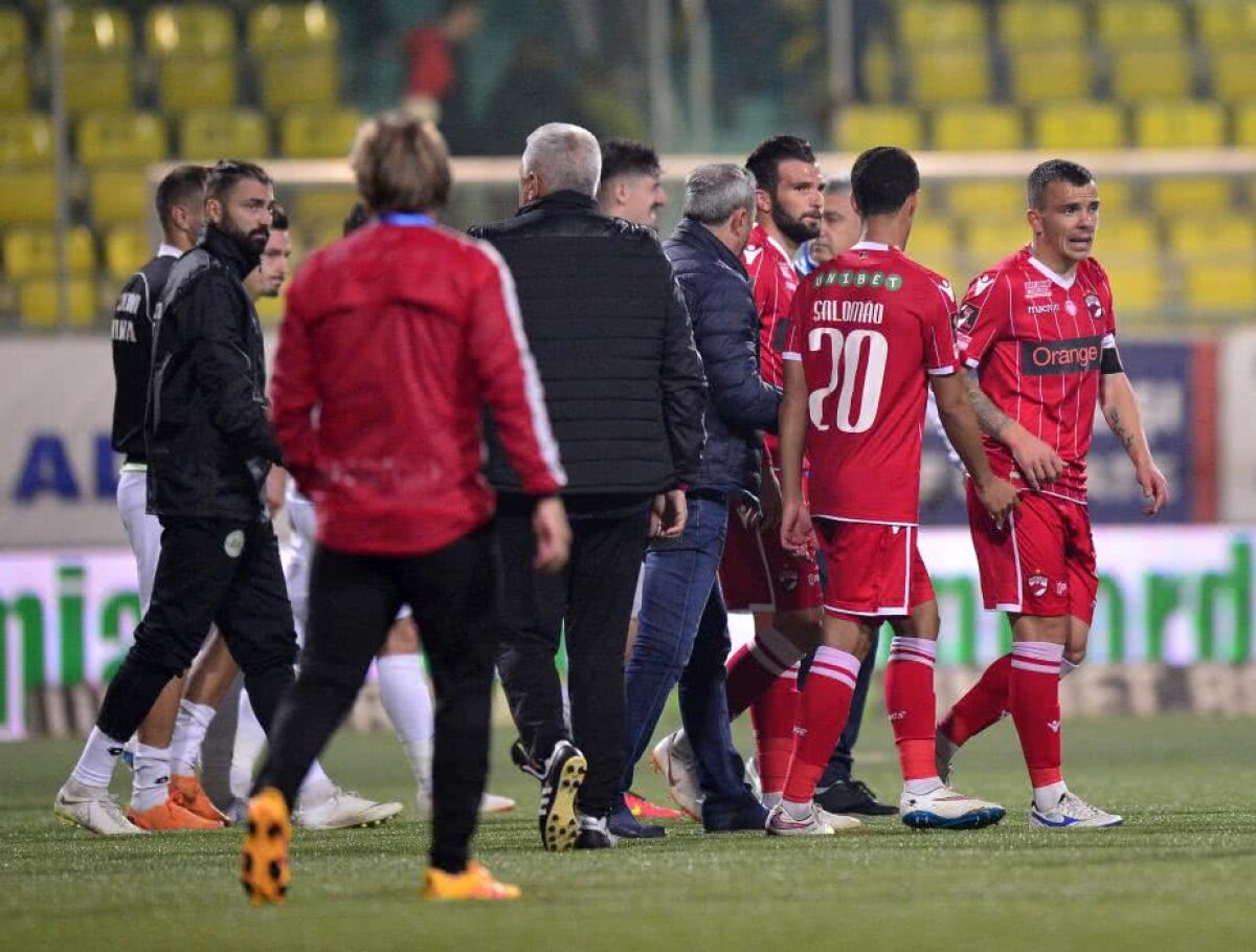 GALERIE FOTO RUPTURĂ TOTALĂ » Ce s-a întâmplat la finalul meciului! Rednic, nervos pe fani: ce directivă le-a dat jucătorilor 