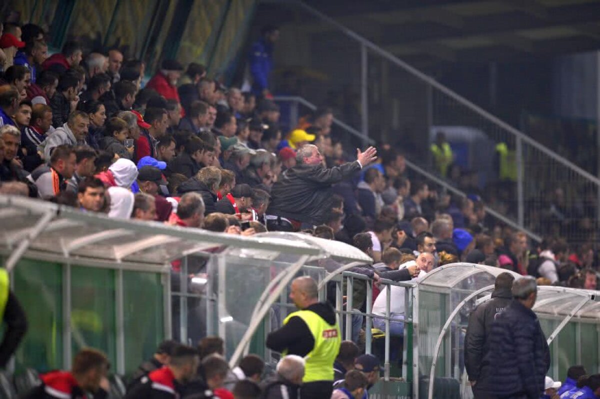 GALERIE FOTO RUPTURĂ TOTALĂ » Ce s-a întâmplat la finalul meciului! Rednic, nervos pe fani: ce directivă le-a dat jucătorilor 