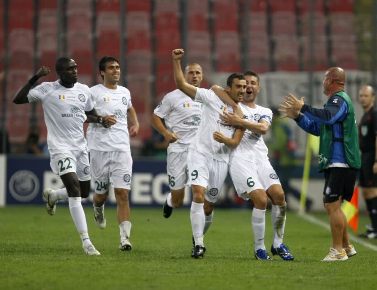 GALERIE FOTO Un fost campion al României și-a oficializat relația cu "Marilyn Monroe de România"