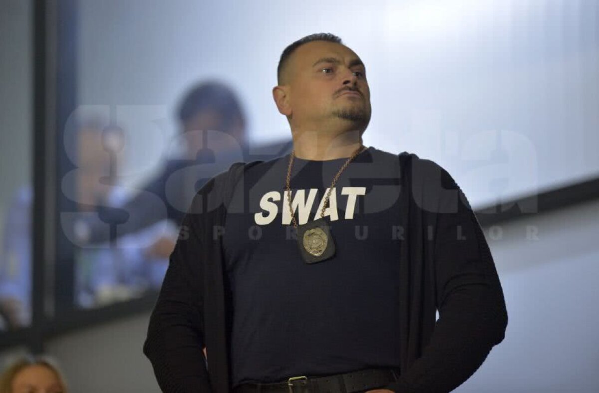 GALERIE FOTO Fiul lui Liviu Dragnea, în tribună la Turris Turnu Măgurele - CSU Craiova » A venit cu soția și a stat lângă Rădoi și unul dintre apropiații lui Burleanu