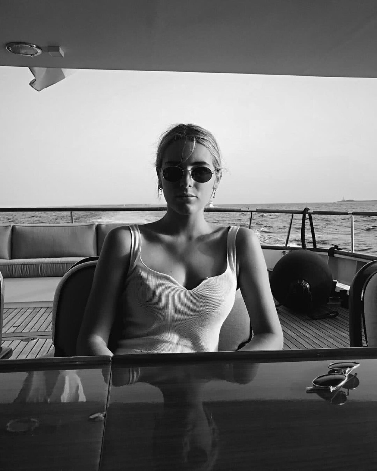 FOTO Fata lui Figo e model! Daniela își arată formele sexy în pictoriale incendiare