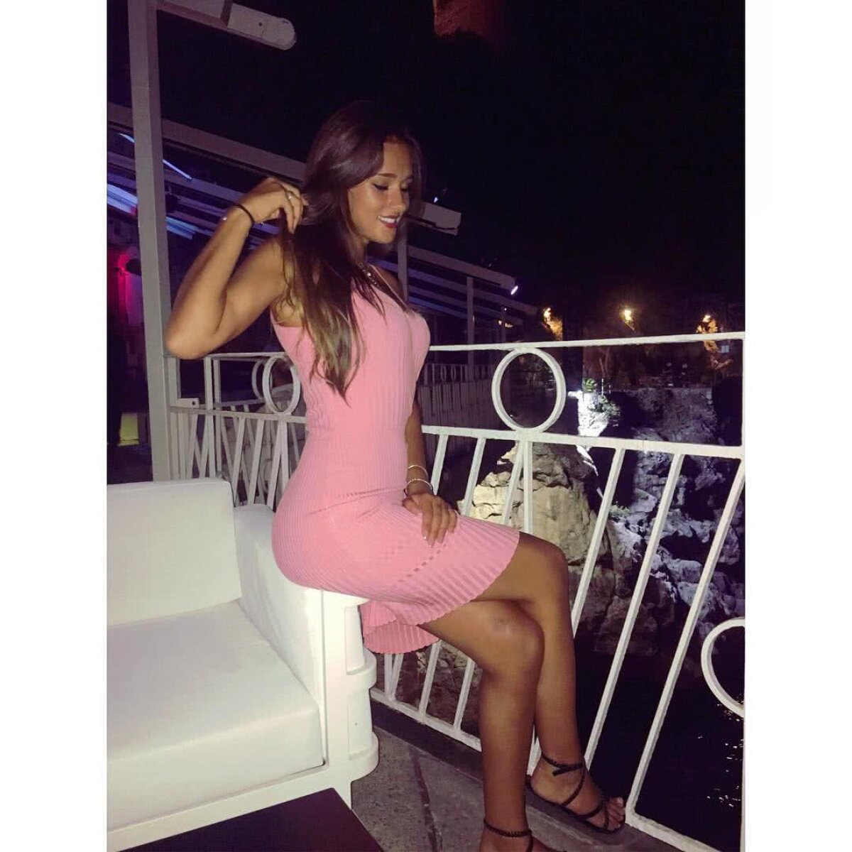 GALERIE FOTO Imagini provocatoare! O moldoveancă se iubește cu un star de la Inter Milano